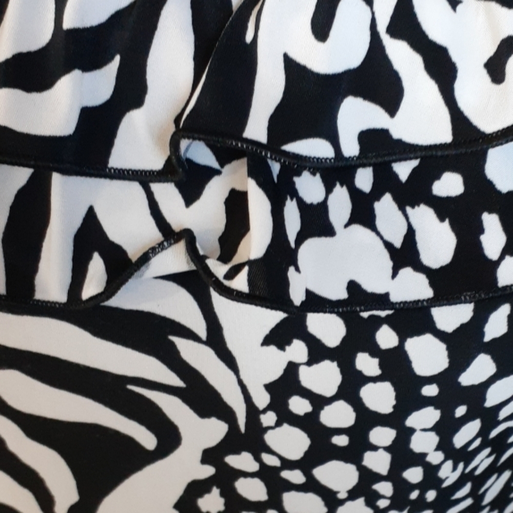 ESSENTIALS by MILANO Drape Ruffle Ladies Top - Picture 6 of 7